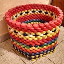 Новая жизнь крышек от пластиковых бутылок
