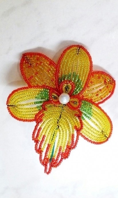 Прекрасная орхидея из бисера