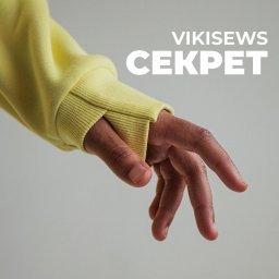 Худи с необычными элементами