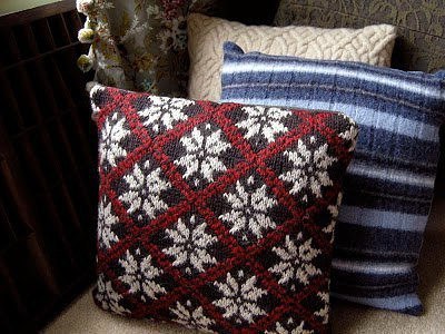 Идеи декоративных подушек из старых вязаных вещей