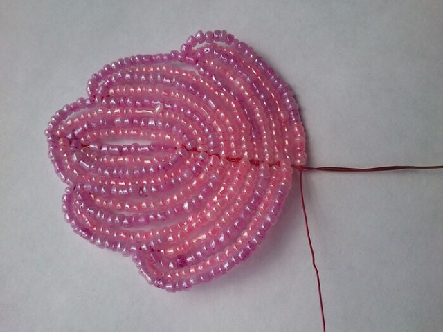 Красивый цветочек из бисера