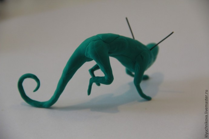Лепим чудесного интерьерного дракончика из бархатного пластика