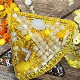 Брошь в виде лимона