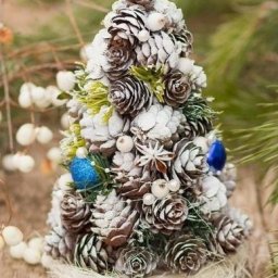 Новогодняя ёлочка из шишек