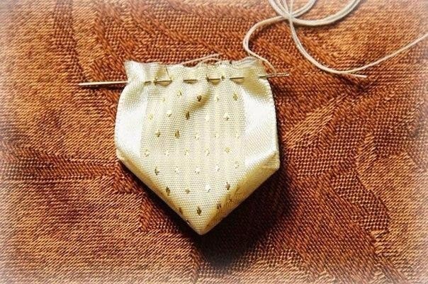 Очень простые цветы из ленты