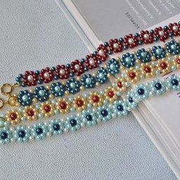 Плетем из бисера яркий цветочный браслет