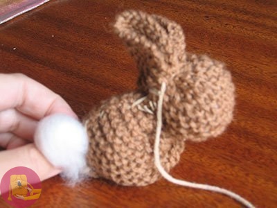 Зайчик из вязаного квадрата