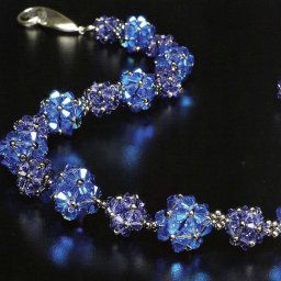 ​Бусины из биконусов и бисера