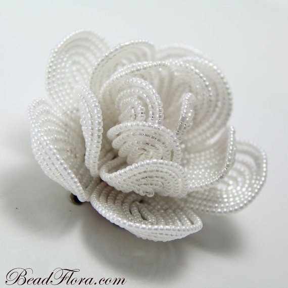 Цветок из бисера