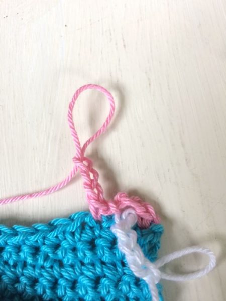 Двухцветная отделка края крючком: мастер-класс