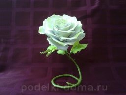 Интерьерная розочка из фоамирана