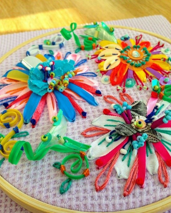 Вышивка с разноцветными пайетками