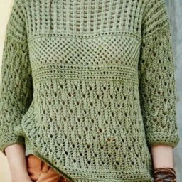 Нежный пуловер с красивыми ажурными узорами