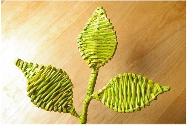 Вазочка-подсолнух из газетных трубочек