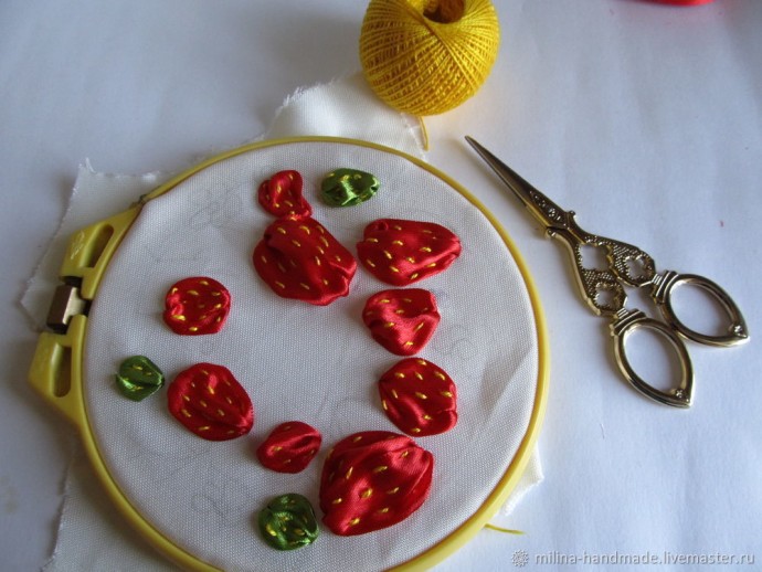 Вышивка клубники атласными лентами Вышивка клубники атласными лентами