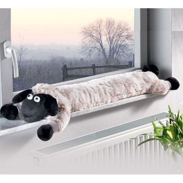 Забавные подушки от сквозняков