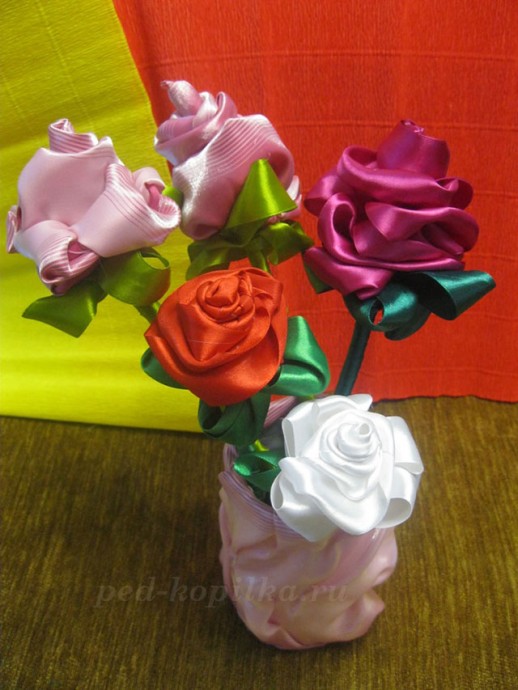 Розы из атласных лент: мастер-класс
