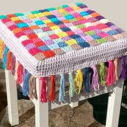 Красивое сидение на стул, связанное крючком