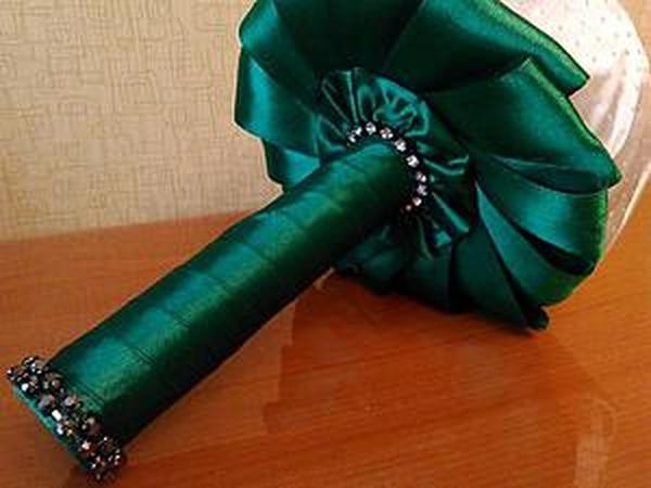 Юбочка из атласных лент для брошь-букета