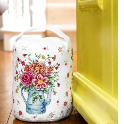 Вышивка лейки с цветами