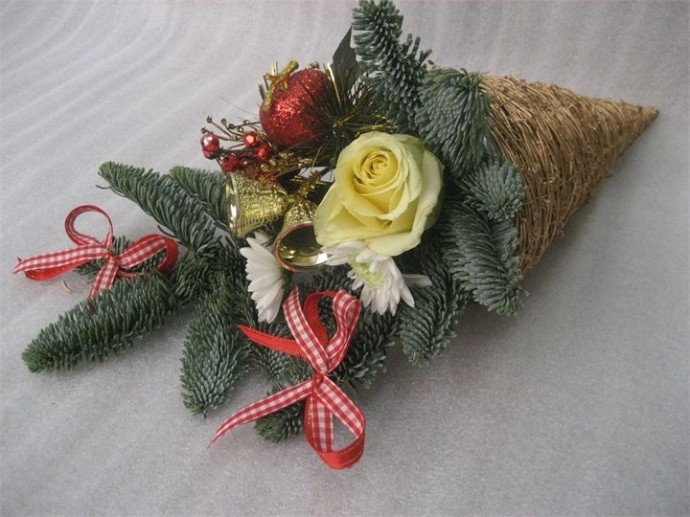 Необычные поделки из елочных и сосновых веток Необычные поделки из елочных и сосновых веток