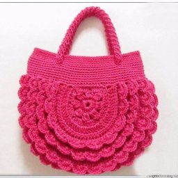 Прелестная вязаная сумочка