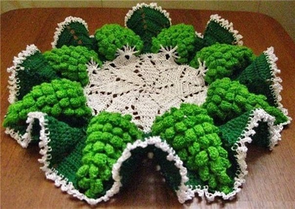 Салфетка виноградная гроздь, вязанная крючком крючком