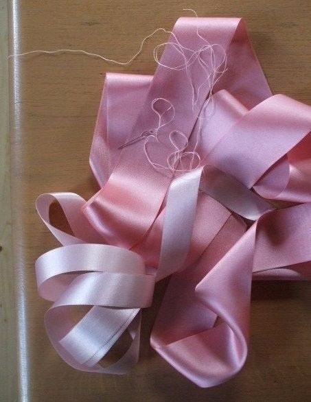 Великолепные георгины из атласных лент