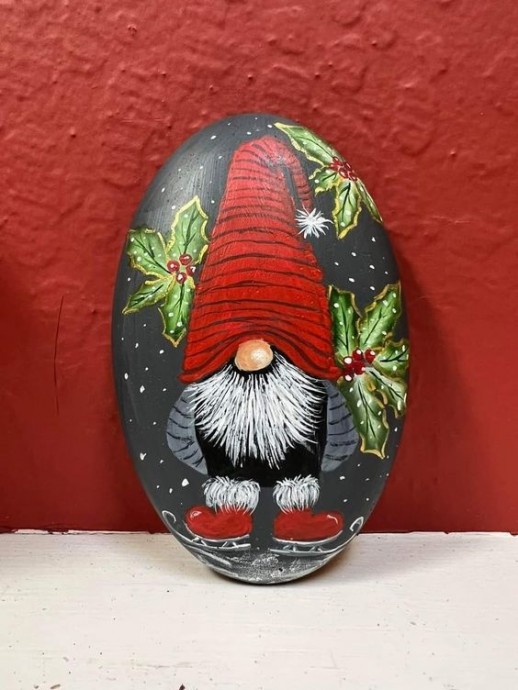 Расписные декоративные камушки с гномиками