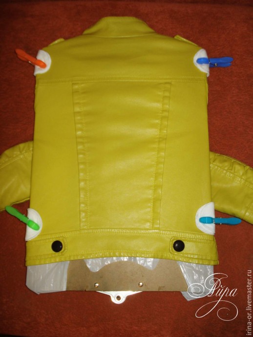 Роспись куртки в русском стиле