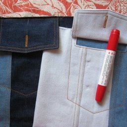 Нагрудные карманы с клапанами в джинсовой куртке