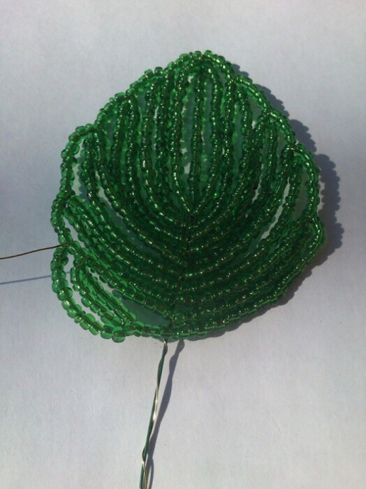 Красивый цветочек из бисера