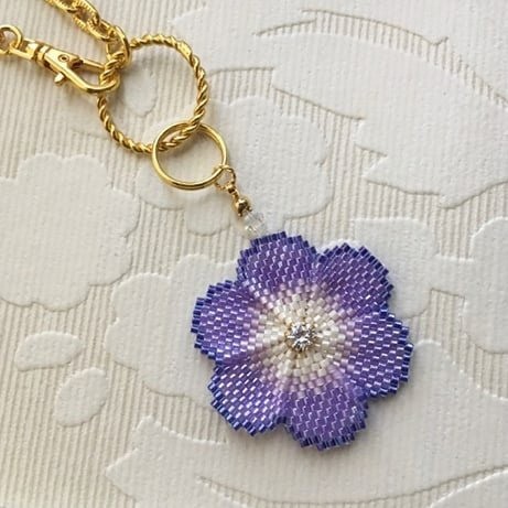 Летний брелок из бисера Летний брелок из бисера