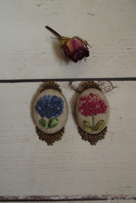 Брошь с вышивкой