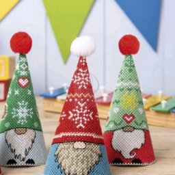 Новогодняя вышивка с гномами