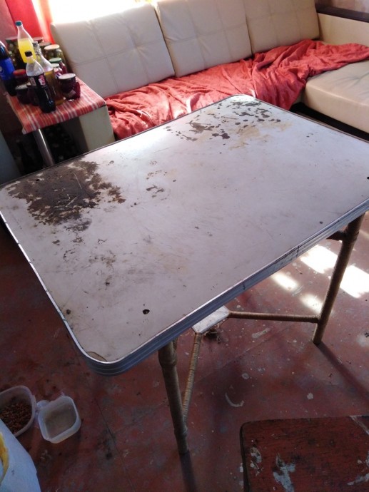 Новый дизайнерский стол из старого облезлого