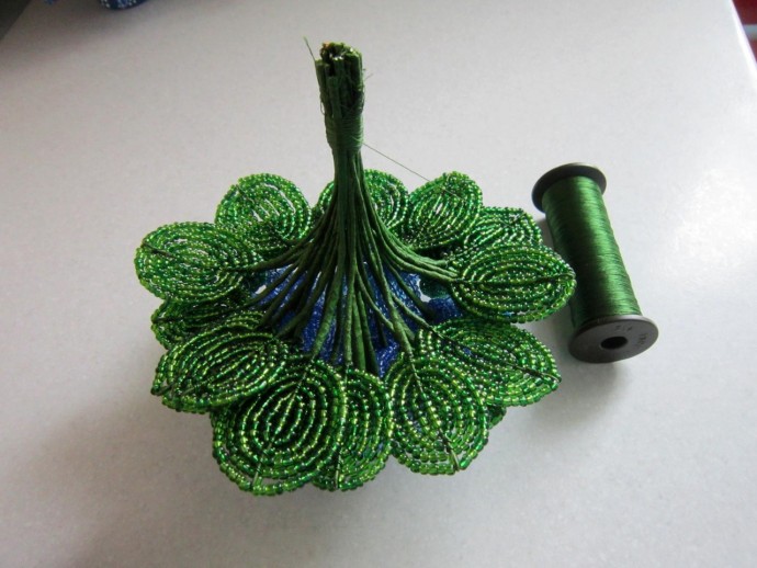 Роскошная фиалка из бисера