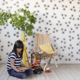 Роспись стен с помощью трафарета