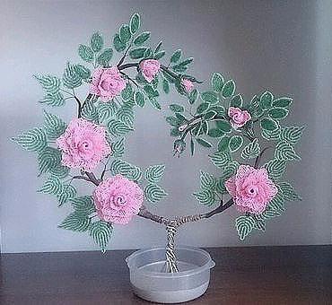 Розовое дерево из бисера