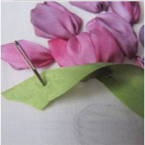 Урок вышивки лентами: тюльпаны