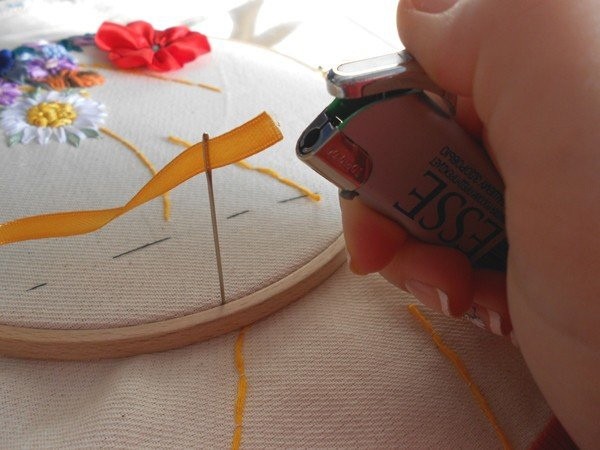 Большое панно: вышивка атласными лентами