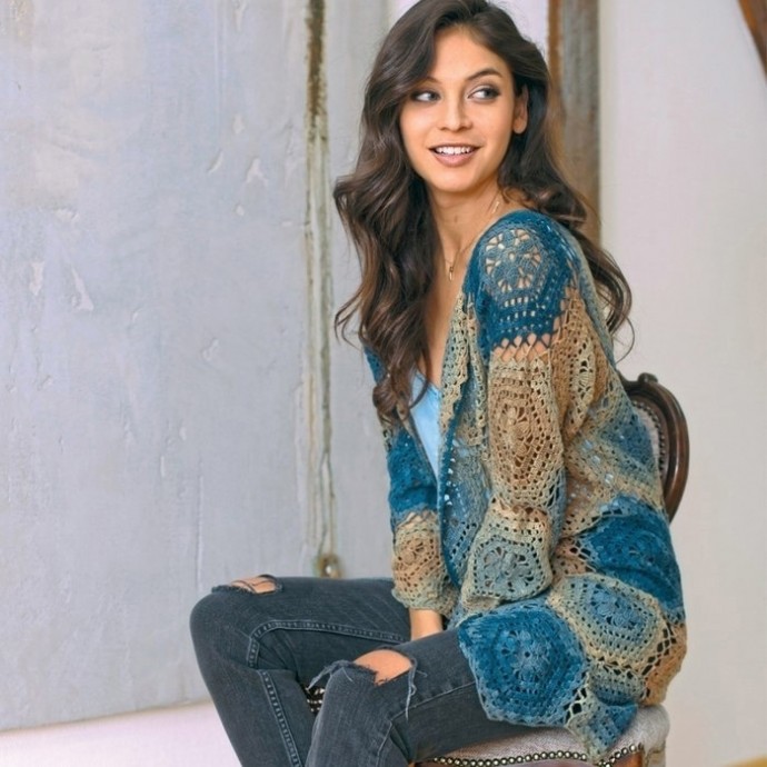 Кардиган из ажурных шестиугольников крючком из градиентной пряжи Кардиган из ажурных шестиугольников крючком из градиентной пряжи