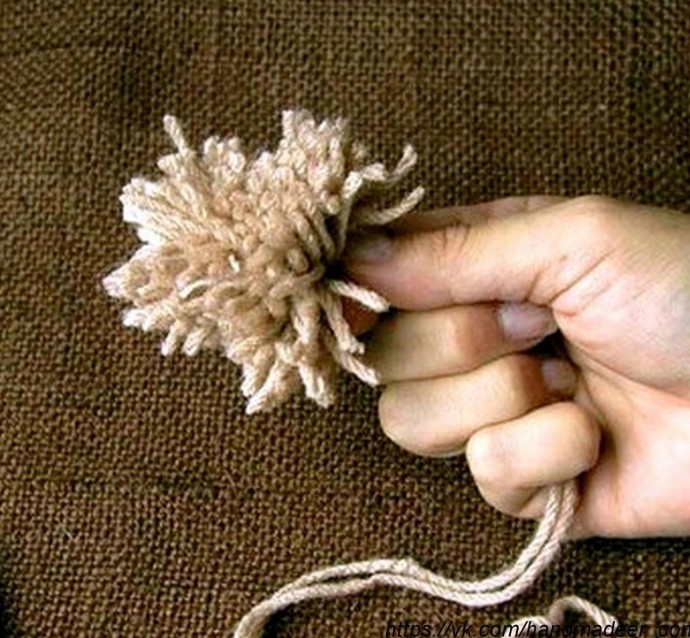 Помпоны бывают не только на шапочках Помпоны бывают не только на шапочках