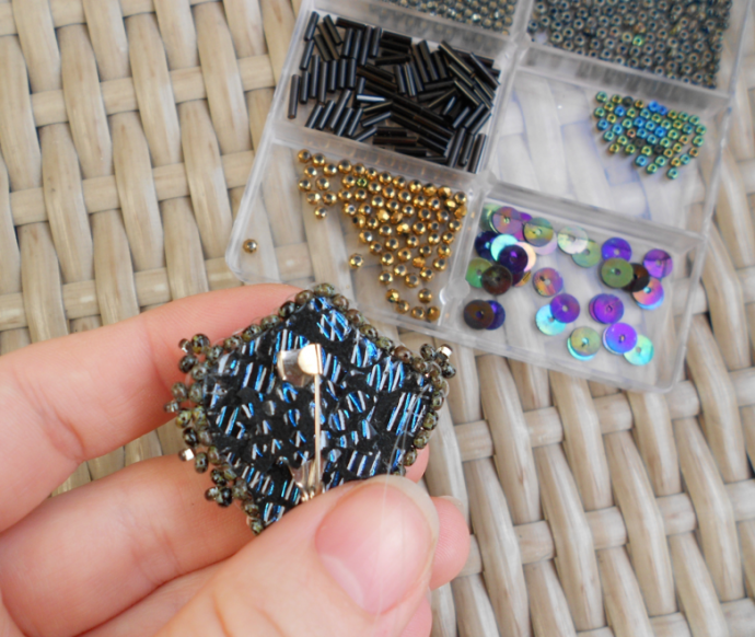 Брошь в виде мухи