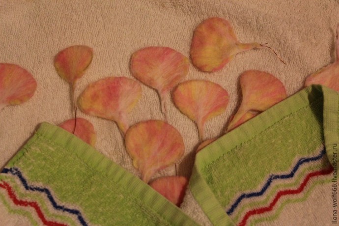 Шикарное колье с розой из войлока