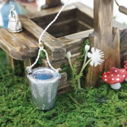 Миниатюрный интерьерный колодец