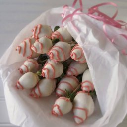 ​Вкусный букет из клубники в шоколаде