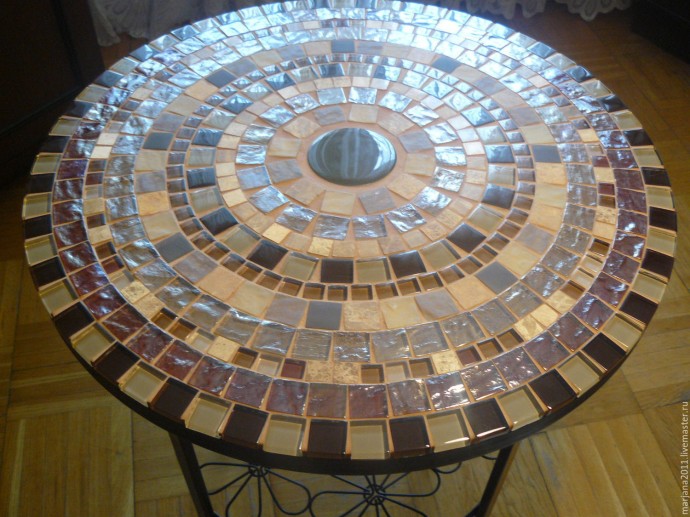 Столы из керамической мозаики на дачу и не только