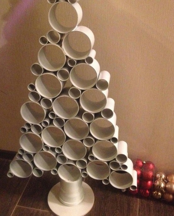 Необычная ёлочка из пластиковых труб