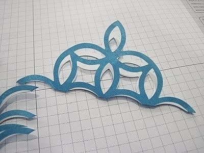 Филигранная подвеска из бумаги